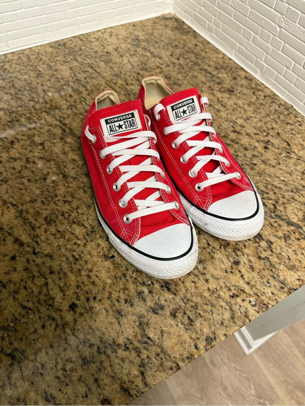 Converse Chuck Taylor All Star Lowtop Red White Men Size 8 Used